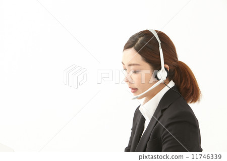 Operator woman 11746339