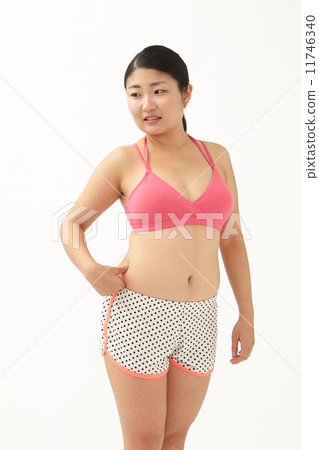 Women pinching the West 11746340