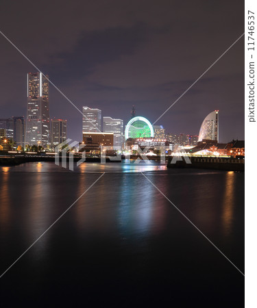 View of marina bay at night in Yokohama City 11746537