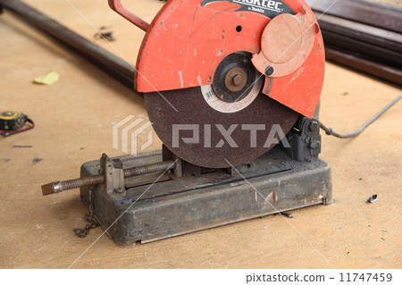 Worker cutting steel rod 11747459