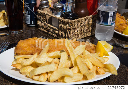 FISH & CHIPS 11748072