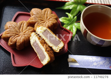 Miyajima Confection Momiji Manju Cut Ver 11748278