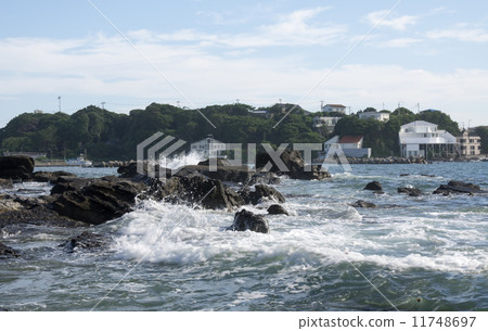 Aburatsubo coastal scenery with waves 11748697