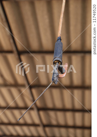 Welding electrode holder 11749520