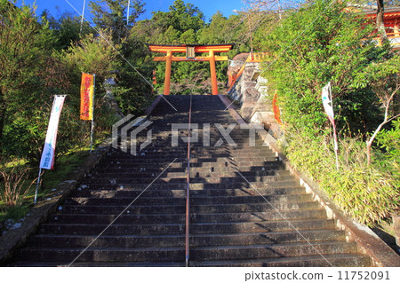 Torii of Kumano Nachi Shrine 2 11752091