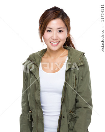 Young beautiful woman portrait 11754111