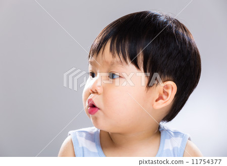 Kissing baby boy 11754377