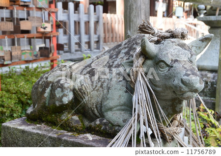 A stone statue of a cow (Kumano Wako Oji Shrine (Wako Oji Shrine) / Wakamoto Town of Sakyo Ward, Kyoto City) 11756789