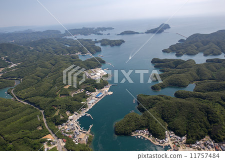 長崎縣津島市Misatsujima Town在Kyubo附近的rias海岸的航空照片 11757484