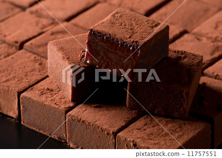 Cross section of raw chocolate (brick type) 11757551