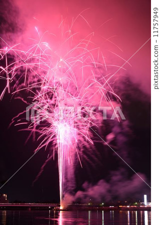 造船廠節日煙花顯示2014年 造船廠節日煙花顯示2014年 11757949