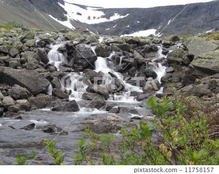 mountain river 11758157