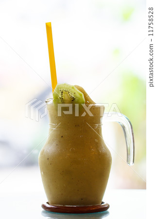 kiwi smoothie 11758528