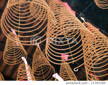 Vietnamese Temple Palace (Tian Hau Temple) Spiral incense 11765390