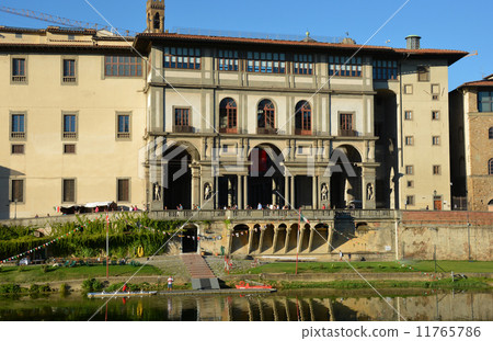 The Uffizi Gallery and the Arno River The Uffizi Gallery and the Arno River 11765786