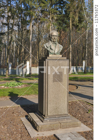 Monument to the famous surgeon N. Pirogov Monument to the famous surgeon N. Pirogov 11765872