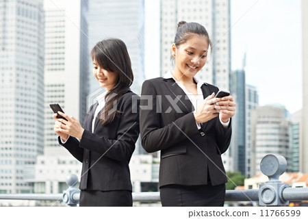 Texting in the City Texting in the City 11766599