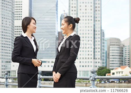 Chatting in the City 11766626