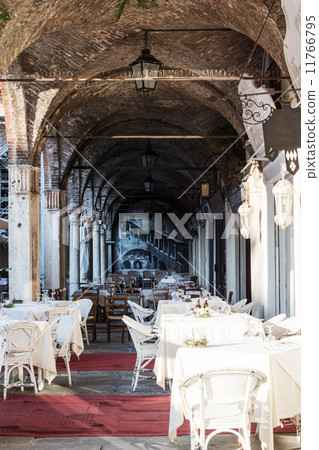 Restaurant meal 11766795