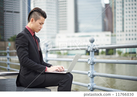 Businessman with Notebook in the City 11766830