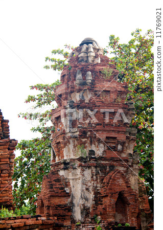 Pagoda at Wat Chaiwattanaram Temple, Ayutthaya, Thailand 11769021