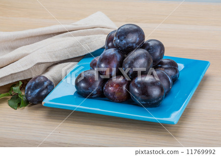 Ripe fresh plum Ripe fresh plum 11769992