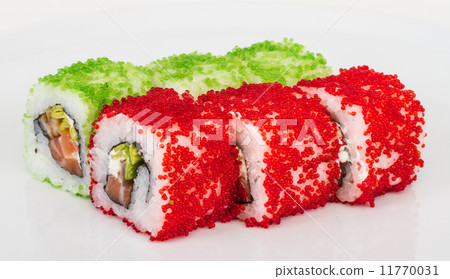 Tobiko Spicy Maki Sushi - Hot Roll with various type of Tobiko ( Tobiko Spicy Maki Sushi - Hot Roll with various type of Tobiko ( 11770031