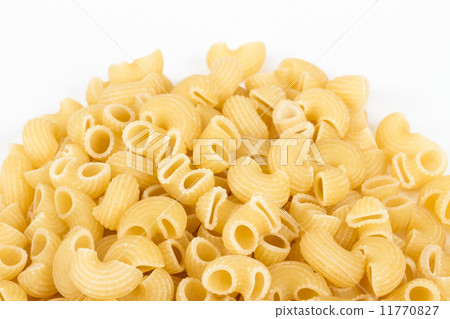 italian pasta (macaroni) isolated on white background 11770827