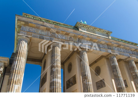 The Brandenburger Tor (Brandenburg Gate) is the ancient gateway 11771139