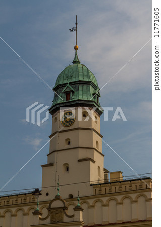 The 15th-century Town Hall amid Kazimierz's Plac Wolnica central 11771605