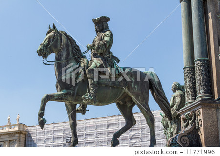 Maria Theresia Monument, in Vienna 11771996