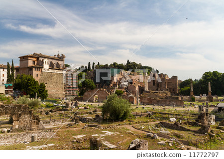 Building ruins and ancient columns in Rome, Italy 11772797