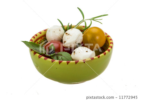 Caprese salad 11772945