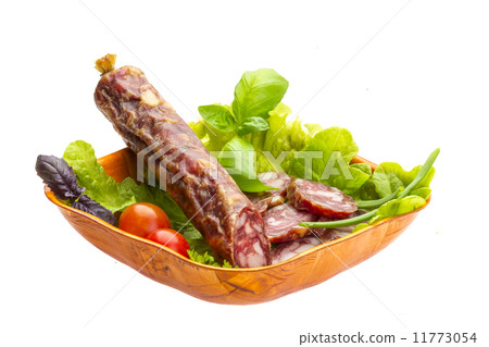 Ripe salami with salad, basil, onion and tomato Ripe salami with salad, basil, onion and tomato 11773054