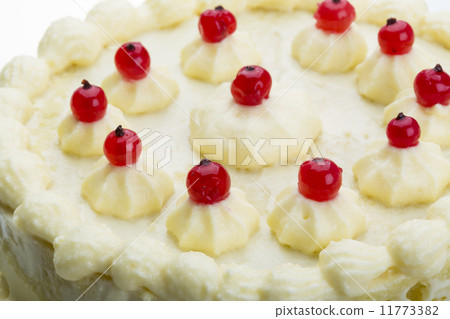 Cake with berries Cake with berries 11773382