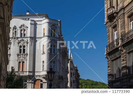 typical buildings 19th-century in Buda Castle district of Budape typical buildings 19th-century in Buda Castle district of Budape 11773390