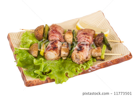 Bacon wrapped grilled Scallops with mushrooms and bacon Bacon wrapped grilled Scallops with mushrooms and bacon 11773501