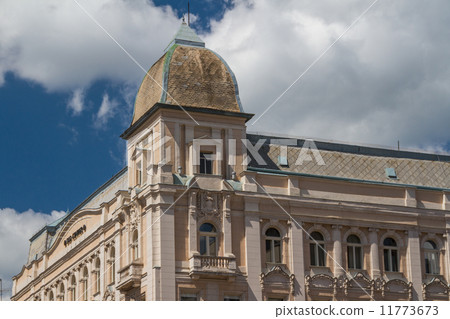 typical buildings 19th-century in Buda Castle district of Budape typical buildings 19th-century in Buda Castle district of Budape 11773673