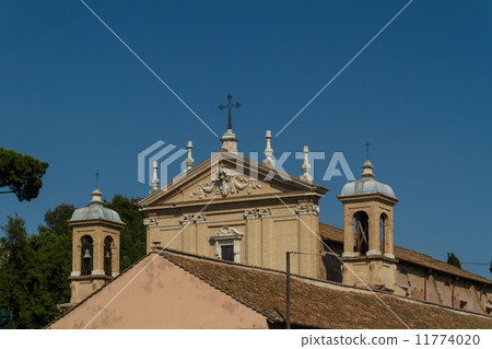 Great church in center of Rome, Italy. 11774020