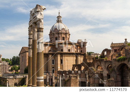 Building ruins and ancient columns in Rome, Italy 11774570