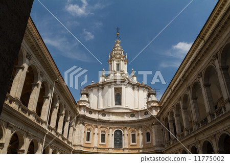 Great church in center of Rome, Italy. 11775002
