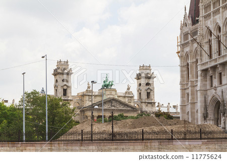 view of landmarks in Budapest 11775624