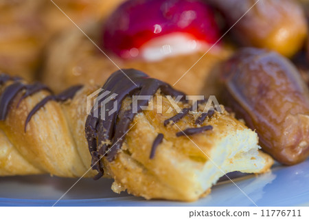 Bun with strawberry amd date 11776711