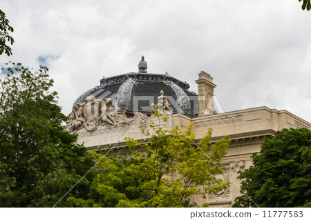 Historic building in Paris France 11777583