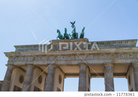 The Brandenburger Tor (Brandenburg Gate) is the ancient gateway The Brandenburger Tor (Brandenburg Gate) is the ancient gateway 11778361