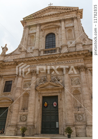 Great church in center of Rome, Italy. 11782835