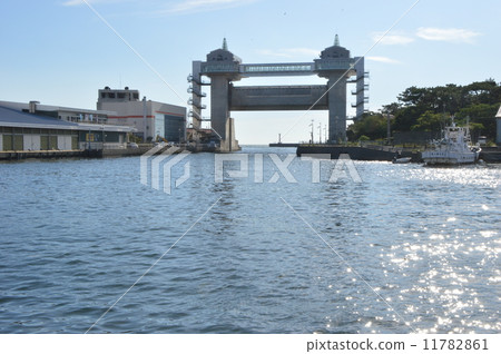 8月在靜岡縣附近的沼津港 11782861