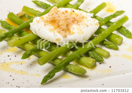 fresh salad with asparagus,eggs and croutons 11783812