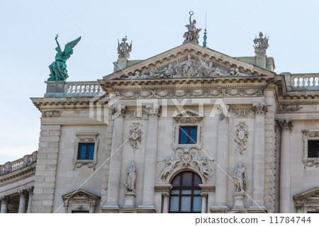 Heldenplatz in the Hofburg complex, Vienna, Austria 11784744