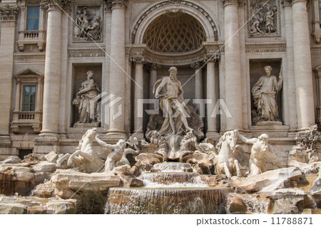 Fountain di Trevi - most famous Rome's fountains in the world. I 11788871
